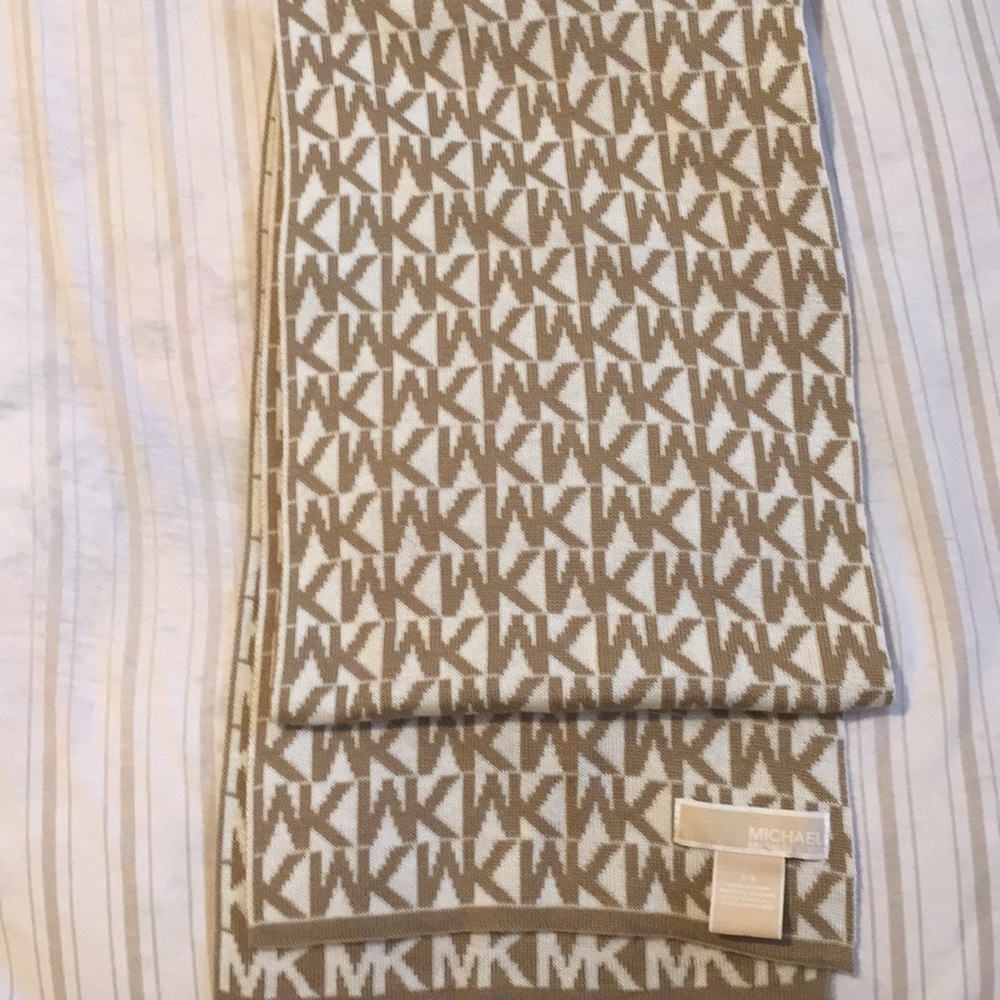 Brand new scarf